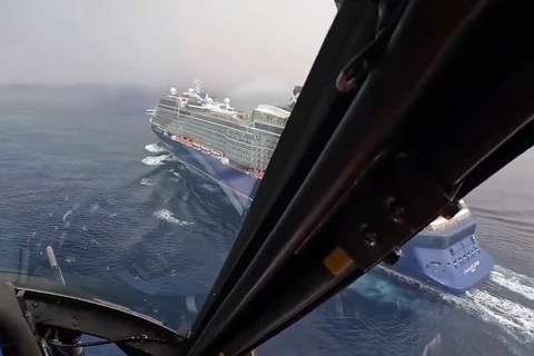 Kịch tính màn Cảnh sát biển Mỹ cứu hành khách đột quỵ trên du thuyền