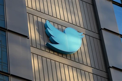 Biểu tượng Twitter tại trụ sở ở California (Mỹ). (Ảnh: AFP/TTXVN)