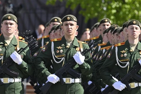 Các quân nhân Nga tham gia diễu binh ở thủ đô Moskva, ngày 9/5/2023. (Ảnh minh họa: Anadolu Agency/TTXVN)