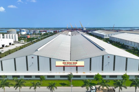 Kho ngoại quan có diện tích 13.440m2, được xây dựng theo tiêu chuẩn quốc tế tại Cảng Chu Lai.