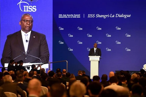 Bộ trưởng Quốc phòng Mỹ Lloyd Austin phát biểu tại Đối thoại Shangri-La 2022 ở Singapore, ngày 11/6/2022. (Ảnh: AFP/TTXVN)