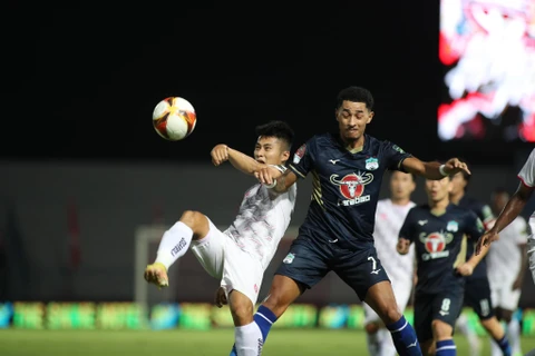 Các cầu thủ Hải Phòng (áo trắng) giành chiến thắng 2-0 trước Hoàng Anh Gia Lai trên sân Lạch Tray. (Nguồn: Hải Phòng FC)