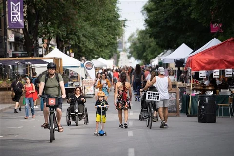 Người dân tại Montreal, Quebec (Canada). (Ảnh: AFP/TTXVN)