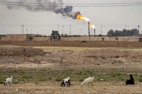 Cơ sở khai thác dầu ở Khor al-Zubair, tỉnh Basra, miền Nam Iraq ngày 18/5/2023. (Ảnh: AFP/TTXVN)
