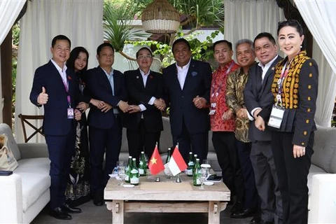 Đoàn đại biểu Quốc hội Việt Nam Indonesia gặp song phương bên lề Cuộc gặp các nhà lãnh đạo ASEAN-AIPA tại Labuan Bajo, Indonesia. Ảnh: Đào Trang -TTXVN
