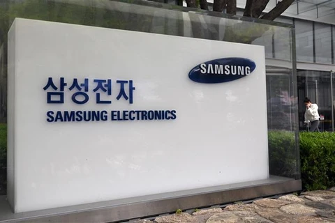 Biểu tượng Samsung Electronics bên ngoài tòa nhà của tập đoàn này ở Seoul (Hàn Quốc). (Ảnh: AFP/TTXVN)
