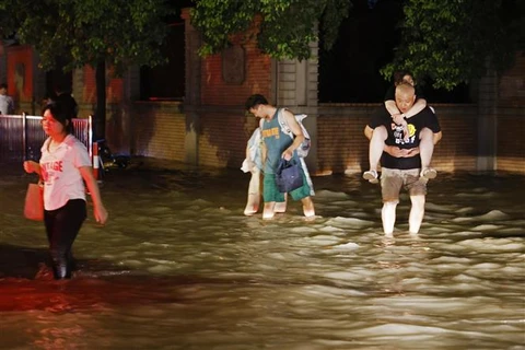 Cảnh ngập lụt sau những trận mưa lớn tại Thượng Hải (Trung Quốc), ngày 21/7/2023. (Ảnh: AFP/TTXVN)