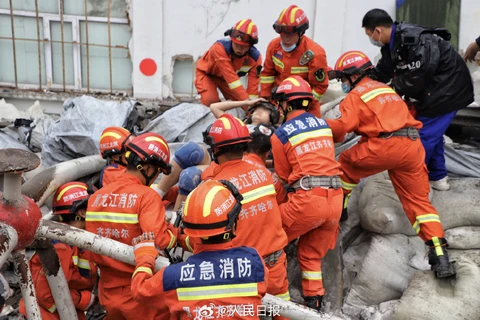 Vụ sập trần tại trường học Trung Quốc: Đã giải cứu được tám người