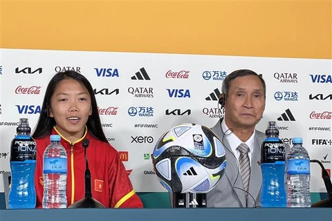 Huấn luyện viên Mai Đức Chung và Đội trưởng Huỳnh Như tại buổi họp báo ngày 26/7/2023. (Ảnh: TTXVN phát)