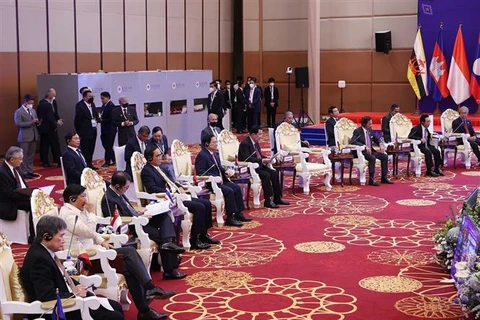 Thủ tướng Phạm Minh Chính và các nguyên thủ, người đứng đầu Chính phủ các nước ASEAN đối thoại với đại diện với đại diện Thanh niên ASEAN, tại Phnom Penh (Campuchia), tháng 11/2022. (Ảnh: Dương Giang/TTXVN)