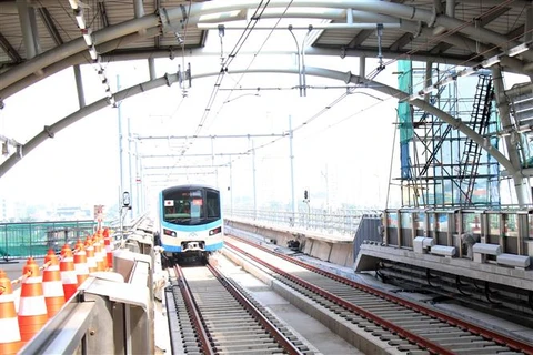 Tàu rời ga Bình Thái trong Lễ chạy thử nghiệm đoàn tàu metro số 1 (Bến Thành-Suối Tiên), tháng 12/2022. (Ảnh: Tiến Lực/TTXVN)
