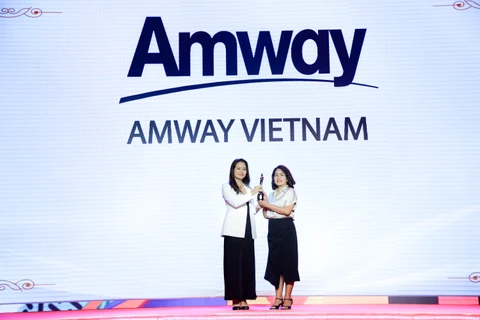 Bà Phan Nguyên Nhật Thảo, Giám đốc Nhân sự Amway Tiểu vùng Việt Nam-Indonesia-Philippines tại Lễ Trao Giải thưởng "Nơi làm việc tốt nhất châu Á 2023."