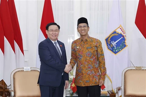 Chủ tịch Quốc hội Vương Đình Huệ tiếp Thống đốc Đặc khu Thủ đô Jakarta Heru Budi Hartono. (Ảnh: Doãn Tấn/TTXVN)