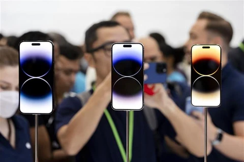 Các mẫu iPhone 14 Pro và iPhone14 Pro Max được giới thiệu tại sự kiện của hãng Apple ở Cupertino California (Mỹ), ngày 7/9/2022. (Ảnh: AFP/TTXVN)