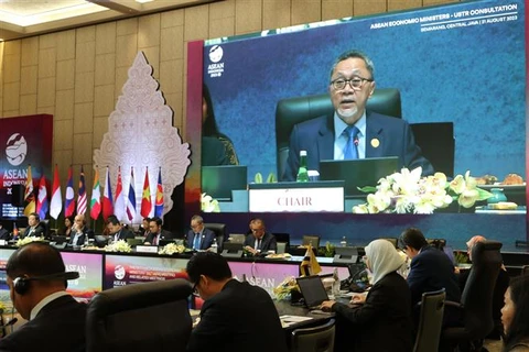 Bộ trưởng Thương mại Indonesia kiêm Chủ tịch Hội nghị Bộ trưởng Kinh tế ASEAN năm 2023 Zulkifli Hasan phát biểu khai mạc Hội nghị. (Ảnh: Hữu Chiến/TTXVN)