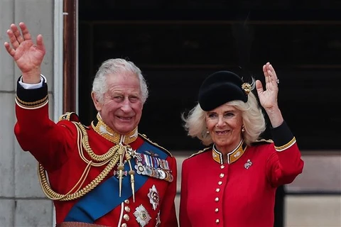 Vua Anh Charles III và Hoàng hậu Camilla tại London, ngày 17/6/2023. (Ảnh: AFP/TTXVN)