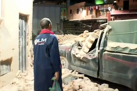 Kênh truyền hình quốc gia Al-Aoula đã đưa hình ảnh về hàng loạt tòa nhà bị sập ở khu vực gần tâm chấn của trận động đất. (Nguồn: CNN)