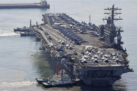 Tàu sân bay chạy bằng năng lượng hạt nhân USS Nimitz của Mỹ. (Ảnh: Kyodo/TTXVN)