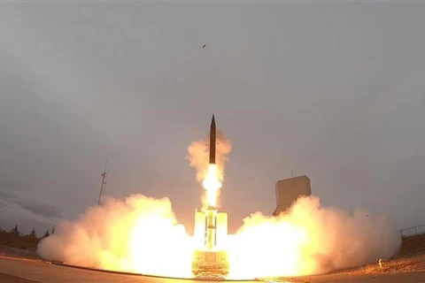 Một vụ thử hệ thống phòng thủ tên lửa siêu thanh Arrow 3 tại bang Alaska (Mỹ), ngày 28/7/2019. (Ảnh: AFP/TTXVN)