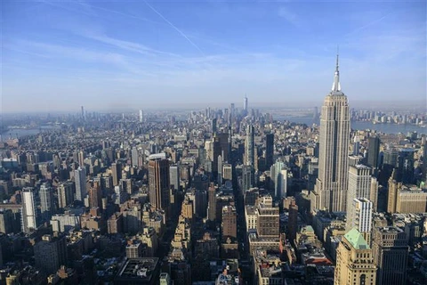 Các tòa nhà cao tầng tại New York (Mỹ), ngày 14/4/2023. (Ảnh: AFP/TTXVN)