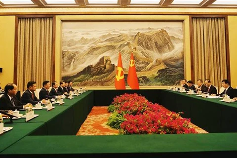 Đoàn cấp cao thành phố Hà Nội chào xã giao Chủ tịch Chính hiệp Trung Quốc Vương Hộ Ninh. (Ảnh: Mạnh Cường/TTXVN)