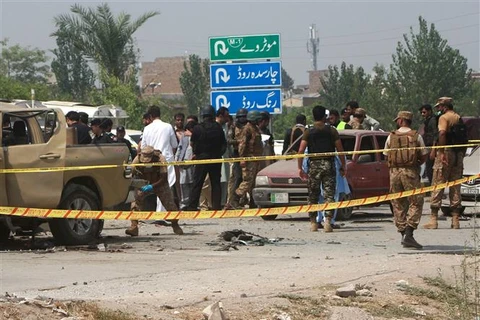 Lực lượng an ninh điều tra tại hiện trường một vụ nổ ở Peshawar, miền Tây Bắc Pakistan ngày 11/9/2023. (Ảnh: THX/TTXVN)