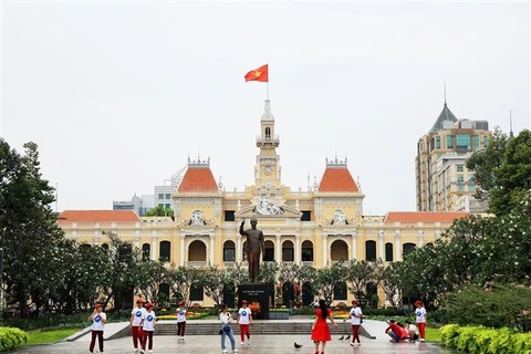Tòa nhà Trụ sở Ủy ban Nhân dân Thành phố Hồ Chí Minh - biểu tượng kiến trúc thành phố. (Ảnh: Hồng Đạt/TTXVN)
