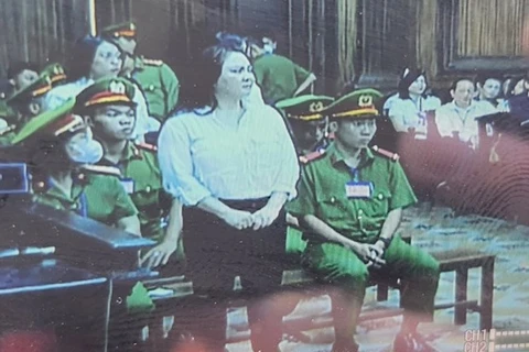 Bị cáo Nguyễn Phương Hằng tại phiên tòa sáng 21/9. (Ảnh chụp qua màn hình)