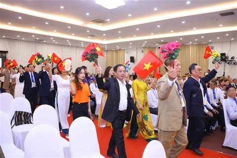 Đoàn đại biểu Công giáo Thủ đô Hà Nội đại diện cho phong trào thi đua yêu nước của đồng bào Công giáo Việt Nam đến chúc mừng Đại hội. (Ảnh: Văn Điệp/TTXVN)