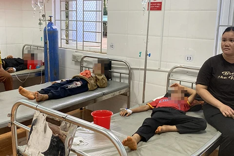 Các bệnh nhân được điều trị tại Trung tâm Y tế huyện Chư Sê (Gia Lai). (Nguồn: Công an nhân dân)