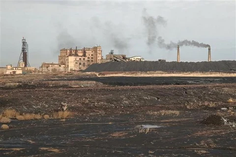 Toàn cảnh mỏ khoáng sản Kostenko ở Karaganda (Kazakhstan), nơi xảy ra vụ hỏa hoạn ngày 28/10/2023. (Ảnh: AFP/TTXVN)