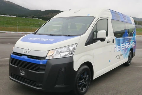 Chiếc xe van được cải tiến đặc biệt thuộc dòng HiAce của Toyota được sử dụng để thử nghiệm. (Nguồn: Kyodo News/Ảnh chụp màn hình)