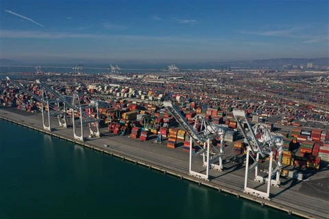 Toàn cảnh cảng Oakland ở California (Mỹ). (Ảnh: AFP/TTXVN)