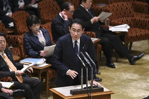 Thủ tướng Nhật Bản Fumio Kishida phát biểu tại phiên họp Quốc hội ở Tokyo. (Ảnh: AFP/TTXVN)