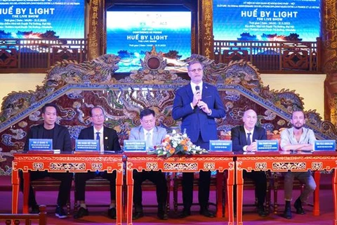 Ngài Olivier Brochet - Đại sứ Pháp tại Việt Nam phát biểu tại họp báo. (Ảnh: Mai Trang/TTXVN)