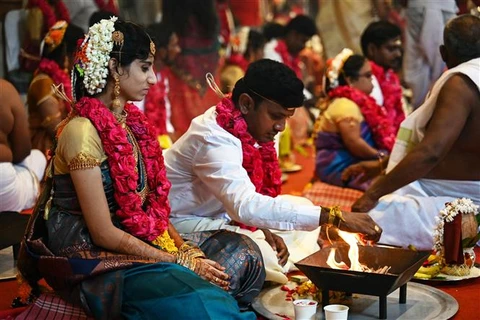 Một lễ cưới tập thể tại Chennai (Ấn Độ) ngày 19/11/2023. (Ảnh: AFP/TTXVN)
