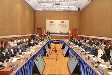 Hội nghị Bộ trưởng Lao động Việt Nam-Campuchia diễn ra tại Hà Nội, tháng 4/2023. (Ảnh: Minh Quyết/TTXVN)