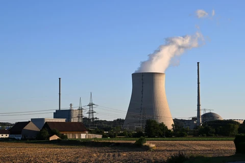 Nhà máy điện hạt nhân Isar ở Essenbach (Đức). (Ảnh: AFP/TTXVN)