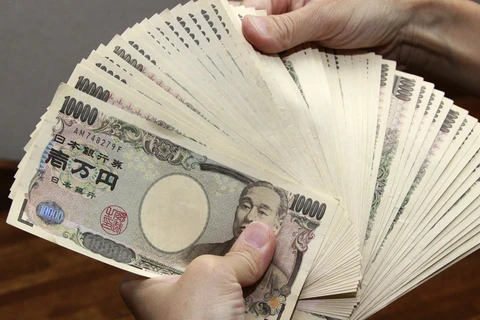 Đồng tiền mệnh giá 10.000 yen hiện tại của của Nhật Bản. (Ảnh: AFP/TTXVN)