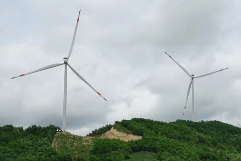 Dự án điện gió đã đi vào vận hành tại huyện miền núi Hướng Hóa (Quảng Trị). (Ảnh: Nguyên Lý/TTXVN)