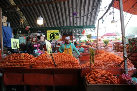 Gian hàng bán nông sản tại chợ đầu mối Central de Abasto, ngoại ô Thủ đô Mexico City. (Ảnh: Phi Hùng/TTXVN)