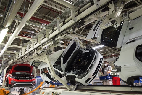 Ôtô được lắp ráp tại một nhà máy của Volkswagen ở Pamplona (Tây Ban Nha). (Ảnh: AFP/TTXVN)