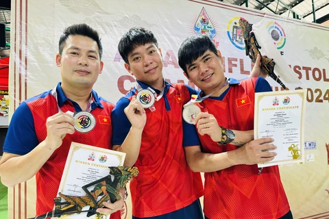 Các xạ thủ Việt Nam giành thêm Huy chương Bạc tại Giải Bắn súng Vô địch châu Á 2024. (Ảnh: Đỗ Quyên/PV TTXVN tại Indonesia)