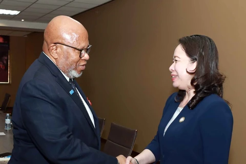 Phó Chủ tịch nước Võ Thị Ánh Xuân gặp Chủ tịch Đại Hội đồng Liên hợp quốc Dennis Francis. (Ảnh: Nhật Anh/TTXVN)