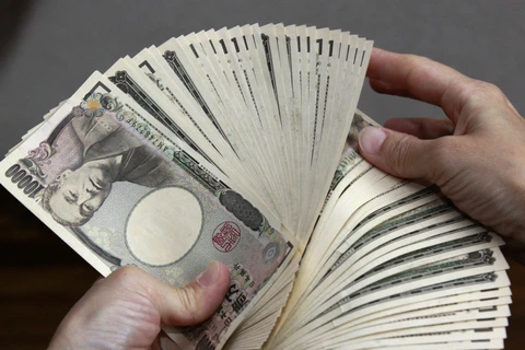 Đồng tiền mệnh giá 10.000 yen Nhật Bản. (Ảnh: AFP/TTXVN)