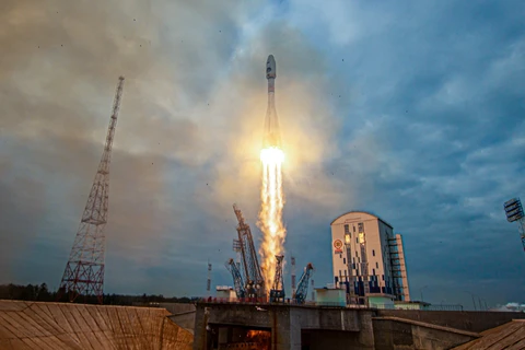 Tên lửa Soyuz 2.1b mang theo tàu thăm dò Mặt Trăng Luna-25 được phóng từ sân bay vũ trụ Vostochny ở vùng Viễn Đông (Nga), ngày 11/8/2023. (Ảnh: AFP/TTXVN)