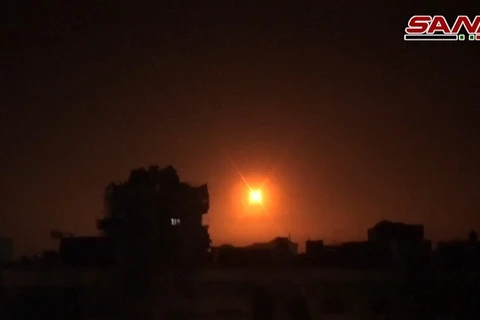 Lực lượng phòng không Syria đánh chặn tên lửa. (Ảnh minh họa: AFP/TTXVN)