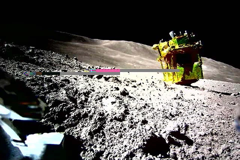 Cơ quan Thám hiểm Hàng không Vũ trụ Nhật Bản (JAXA) công bố những hình ảnh đầu tiên của sứ mệnh Tàu Đổ bộ Thông minh Khảo sát Mặt Trăng (SLIM), ngày 25/1/2024. (Ảnh: AFP/TTXVN)