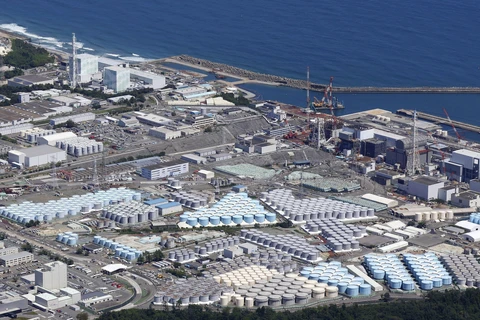 Các bể chứa nước thải tại nhà máy điện hạt nhân Fukushima Daiichi ở tỉnh Fukushima (Nhật Bản). (Ảnh: Kyodo/TTXVN)