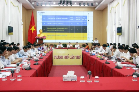 Hội nghị phân tích một số chỉ số, bao gồm chỉ số PAPI của thành phố Cần Thơ, hồi tháng Năm năm ngoái. (Ảnh: Trung Kiên/TTXVN)